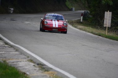 PESARO, İtalya - 11 OTT 2020 SAN BARTOLO PARK VINTAGE Otomobil PORSCHE 911