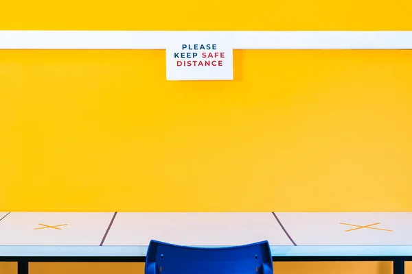 Espaço Trabalho Uma Sala Aula Com Medidas Distanciamento Social Reabertura — Fotografia de Stock