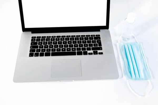 Modern Laptop Medical Face Mask Top White Desk — Stock Photo, Image