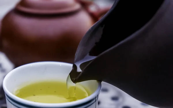 Make tea in a Japanese-style room