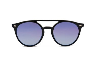 Beyaz arkaplanda izole edilmiş güneş gözlükleri