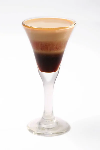 Cocktail de licor de café, creme irlandês e amaretto — Fotografia de Stock