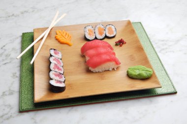 mermer masada suşi rolleri ile çanak