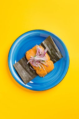 Perulu Tamale, tipik Perulu kahvaltısı. Mısır dan yapılmış ve 