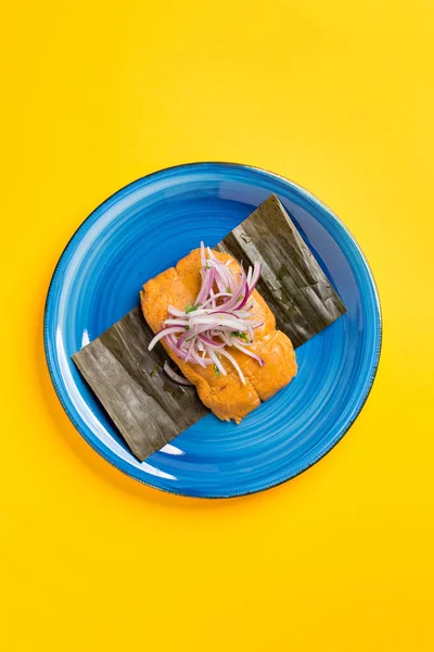 Tamale peruano, desayuno típico peruano. Hecho de maíz y — Foto de Stock