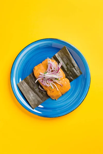 Perulu Tamale, tipik Perulu kahvaltısı. Mısır dan yapılmış ve 