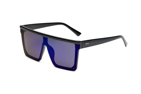 Widok z boku nowoczesnych okularów przeciwsłonecznych dla człowieka na białym tle — Zdjęcie stockowe