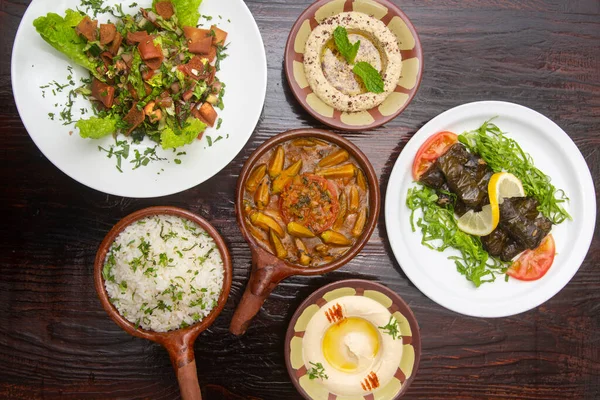 Mesa Con Platos Típicos Libaneses Enab Warak Ocra — Foto de Stock