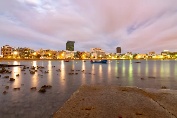 Gün batımında Las Canteras Sahili Panoramik, Gran Kanarya, İspanya.
