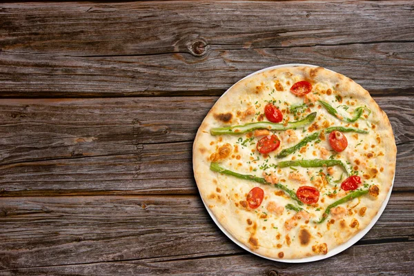 Pizza Vegetariana Com Aspargos Tomate Cereja Vista Superior Sobre Fundo — Fotografia de Stock