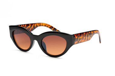 Beyaz arka planda izole edilmiş göz kamaştırıcı kadın gözlükleri.