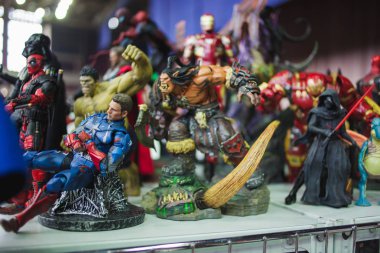 Saint Petersburg, Rusya - 27 Nisan 2019: aksiyon figürleri. Marvel filminden Star Wars karakterleri ve süper kahramanlar