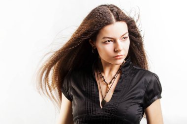 Güzel uzun saçlı genç kadının bir hayali var