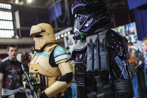Saint petersburg, russland - 27. april 2019: stormtroopers, kostümrepliken aus star wars — Stockfoto