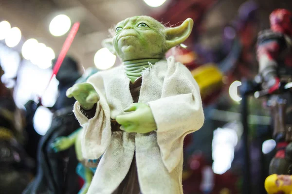 SAINT PETERSBURG, RÚSSIA - 27 de abril de 2019: Figura brinquedo mestre Yoda — Fotografia de Stock