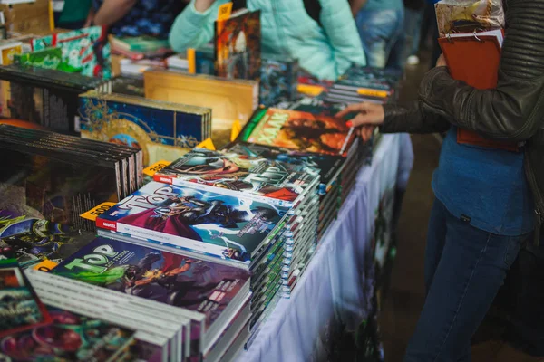 SAN PETERSBURG, RUSIA - 27 DE ABRIL DE 2019: tienda de comics — Foto de Stock