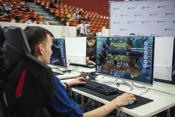 SAINT PETERSBURG, RÚSSIA - 27 de abril de 2019: Concorrência ESports — Fotografia de Stock