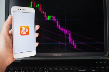 Saint Petersburg, Rusya - 27 Mayıs 2019: Ucweb menkul kıymetler Analytics, konsept.