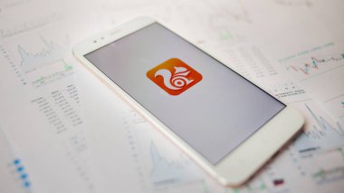 Saint Petersburg, Rusya - 27 Mayıs 2019: Ucweb menkul kıymetler Analytics, konsept.