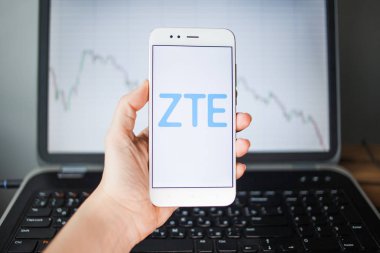 Saint Petersburg, Rusya - 27 Mayıs 2019: Zte securities Analytics, konsept.