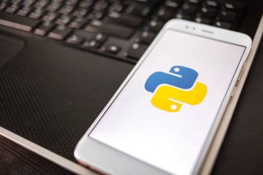 Sankt Petersburg, Rusya-Mayıs 16, 2019: Python programlama dili mobil geliştirme, konsept için. Smartphone