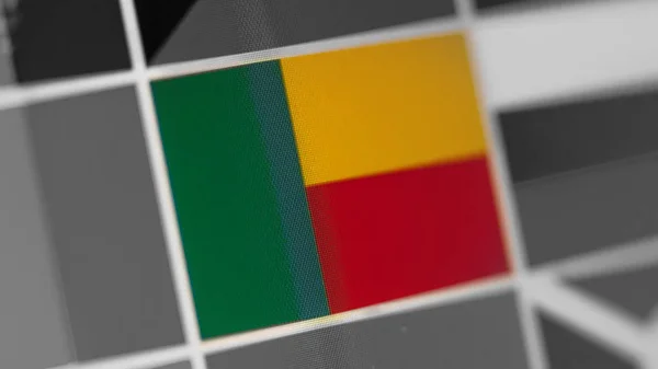 Η εθνική σημαία της χώρας του Μπενίν. Σημαία του Μπενίν στην οθόνη, ένα ψηφιακό εφέ. — Φωτογραφία Αρχείου