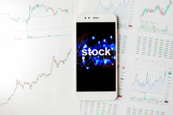 Investition in Aktien, Konzept. Berichte und Statistiken, Analyse des Wertpapiermarktes. — Stockfoto