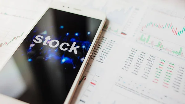 Inversión en acciones, concepto. Informes y estadísticas, análisis del mercado de valores . — Foto de Stock