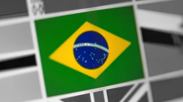 Brazília nemzeti zászlaja. Brazília zászló a kijelzőn, a digitális moaré hatás. — Stock Fotó