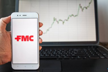 Saint Petersburg, Rusya - 25 Haziran 2019: Akıllı telefon ekranında Fmc Corporation logosu.