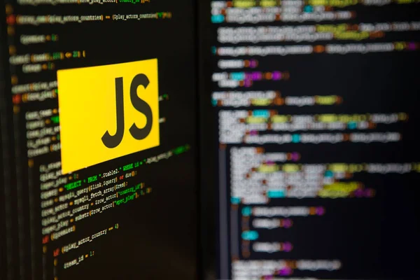 Sankt Petersburg, Ryssland-4 juli 2019: programmeringsspråk, JavaScript inskription på bakgrunden av datorkod. — Stockfoto
