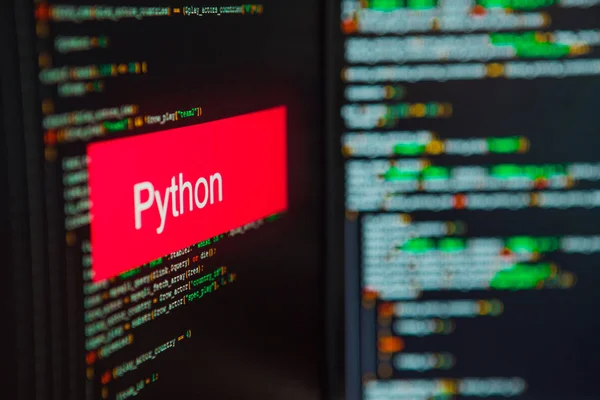 Lenguaje de programación, inscripción Python en el fondo del código informático . — Foto de Stock