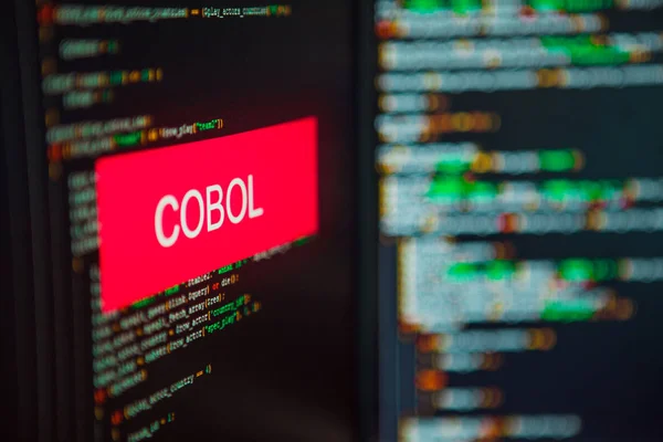 Programlama dili, bilgisayar kodunun arka planında Cobol yazımı.