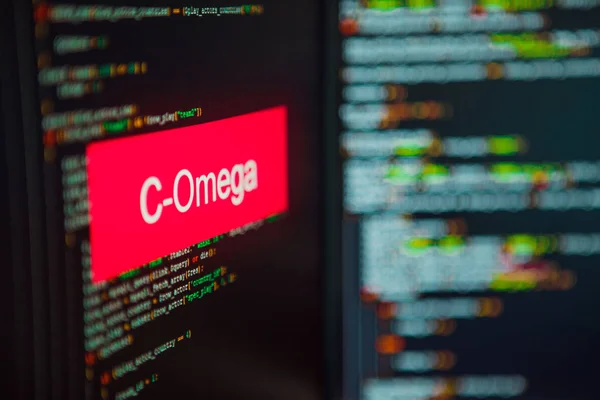 Lenguaje de programación, inscripción C Omega en el fondo del código informático . — Foto de Stock