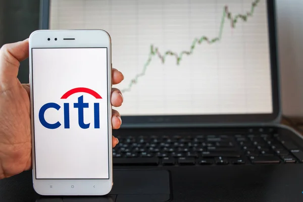 САЙНТ-ПЕТЕРБУРГ, РОССИЯ - 25 июня 2019 года: логотип компании Citigroup Inc на экране смартфона . — стоковое фото