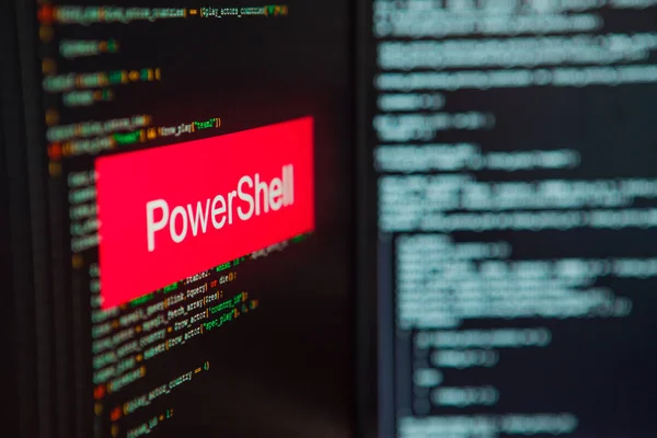 Programlama dili, bilgisayar kodunun arka planında PowerShell yazıt.