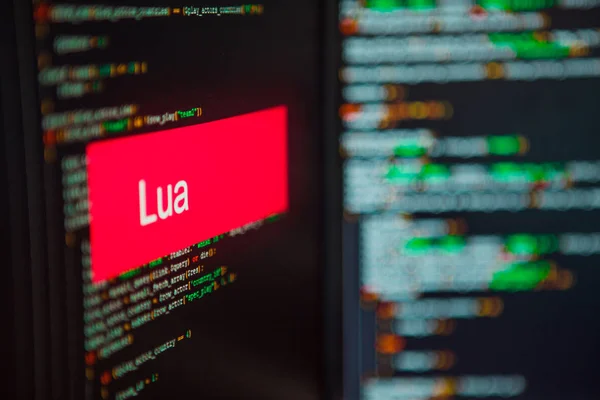 Linguaggio di programmazione, iscrizione Lua sullo sfondo del codice del computer . — Foto Stock