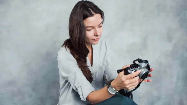 Photographer takes the photo. Young successful woman press photographer — Stock Photo, Image