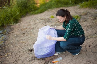 Gezegenimizle ilgileniyor. Çöp toplama ve sınıflandırma. Doğadaki çöp sorunu.,