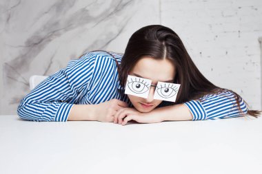 İş yerinde gecikme ve kronik yorgunluk sendromu.