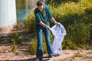 Gezegenimizle ilgileniyor. Çöp toplama ve sınıflandırma. Doğadaki çöp sorunu.,
