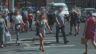 Sokak güvenlik kameralarında yüz tanıma ve kişisel kimlik teknolojileri, yasa uygulama denetimi.