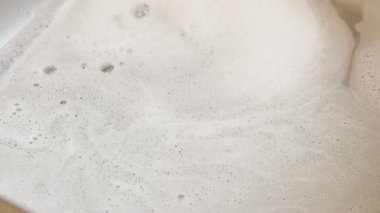 Su ile mutfak deterjan drenaj lavabo.