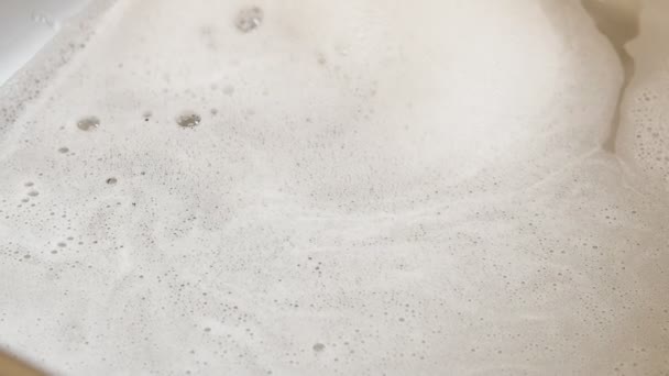 Agua Con Desagüe Detergente Del Fregadero Cocina — Vídeo de stock
