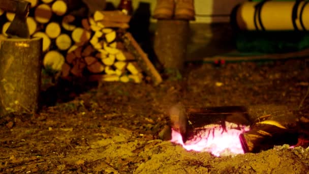 Zelten Mit Feuer Der Nacht Der Wildnis Klassischer Zeltplatz — Stockvideo