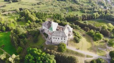 Antik Avrupa fantastik güzelliği ile şaşırtıyor. Bu 13-18 yüzyıl mimari ve tarihin eşsiz bir anıt.