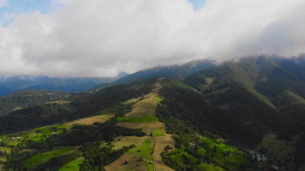 Drone Volante Bellissime Montagne Tra Nuvole — Video Stock