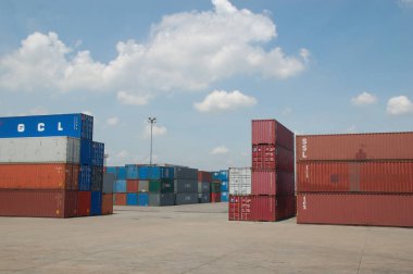 Tayland limanında kargo Konteynerler