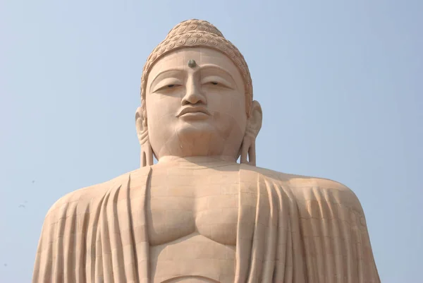 Bodh Gaya Hindistan dev taş Büyük Buda heykeli — Stok fotoğraf