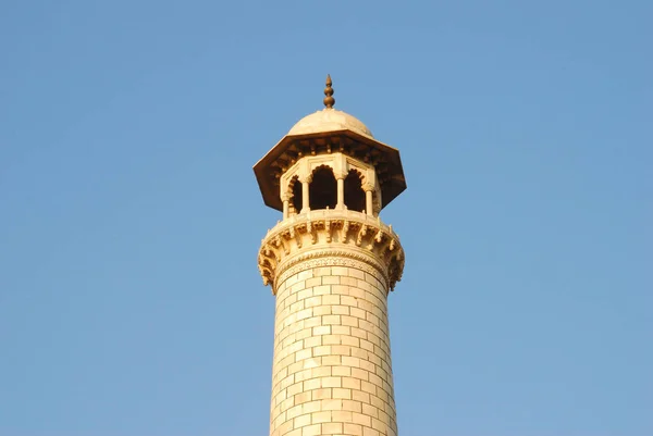 Tower Taj Mahal in Agra,India — Stock Photo, Image
